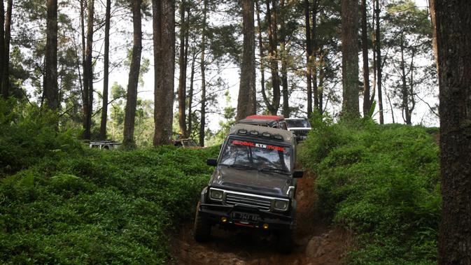 Jalur offroad menantang sekaligus panorama menakjubkan Baturraden menjanjikan sensasi berbeda. (Foto: Liputan6.com/Nugroho Pandu untuk Muhamad Ridlo).