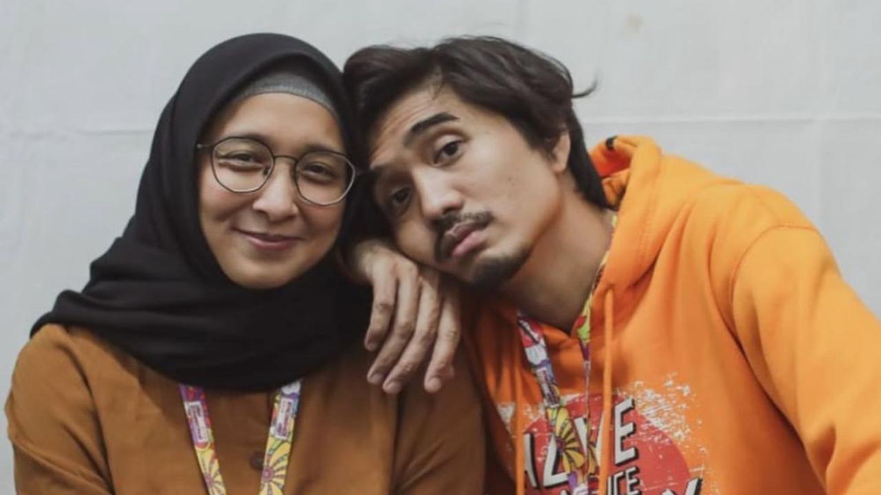 Romantis Terus, 5 Potret Harmonis Pasutri Sheila On 7 dan Adelia Lontoh yang Jarang Tersorot