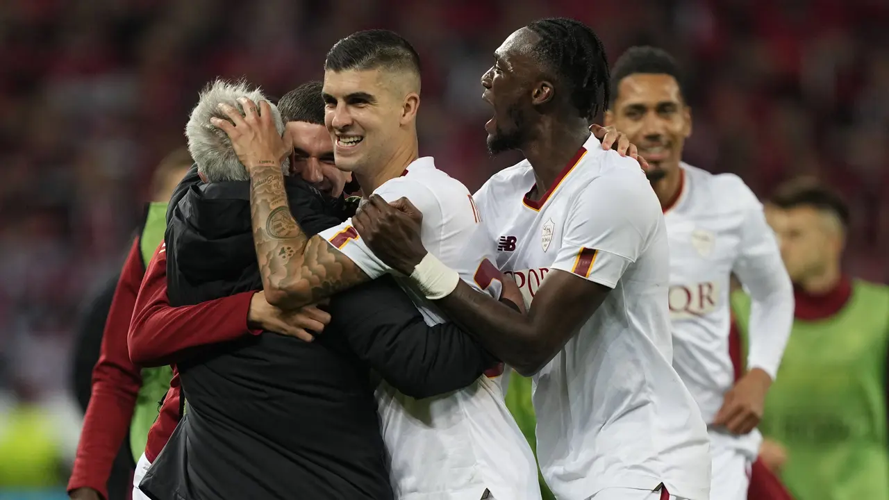 Foto: Detik-detik Mendebarkan Ketika Jose Mourinho Berhasil Membawa AS Roma Dua Kali Beruntun Tampil di Final Kompetisi Eropa