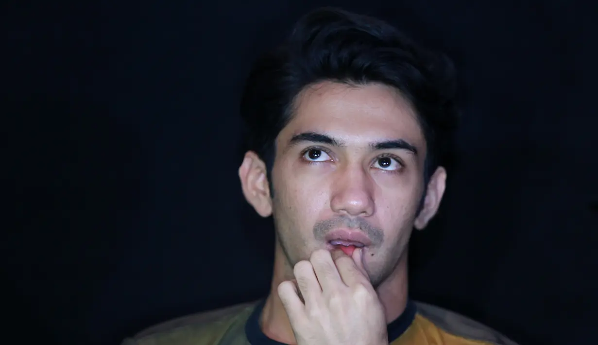 "Untungnya didukung tim produksi menunjang look-nya terwujud. Kalau enggak yah gak bisa kesampaian looknya," tutur Pemeran Utama Pria Terbaik (Festival Film Indonesia 2013) dalam film 'Habibie & Ainun'. (Adrian Putra/Bintang.com)