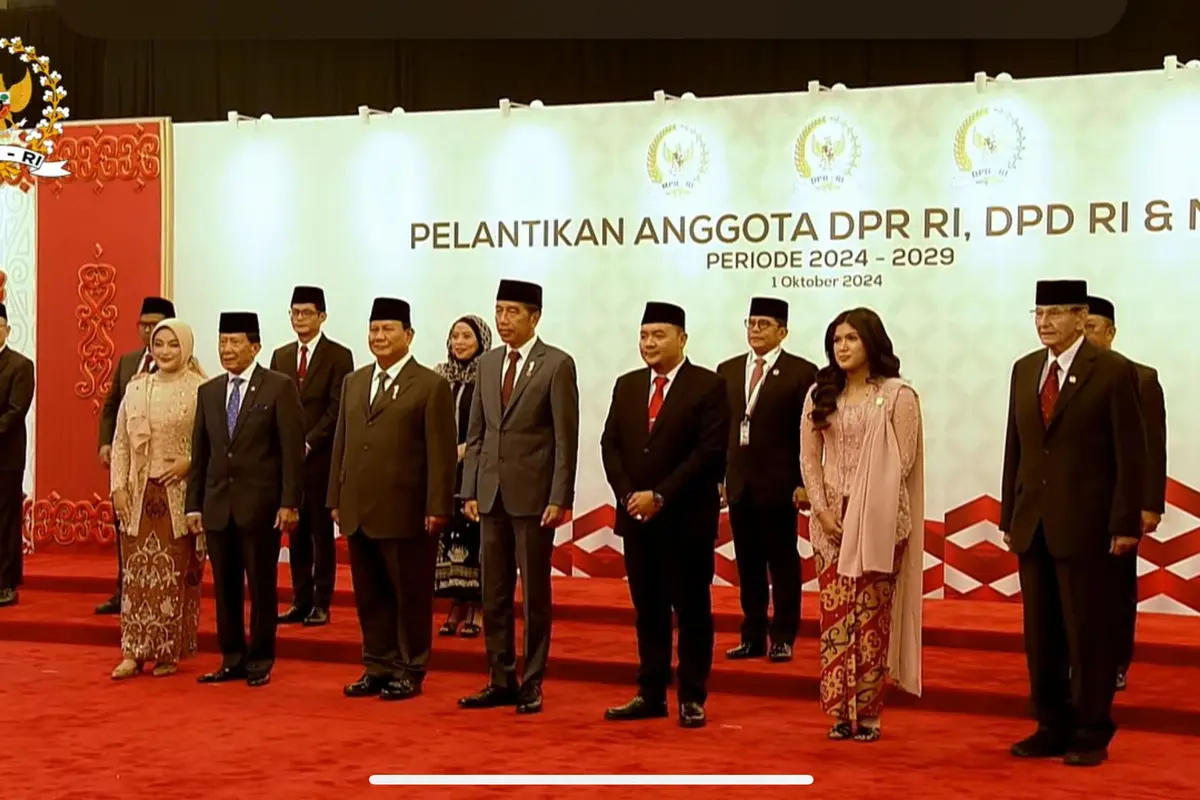 Presiden Jokowi dan Presiden terpilih Prabowo Subianto menghadiri pelantikan anggota DPR periode 2024-2029, Selasa (1/10/2024).