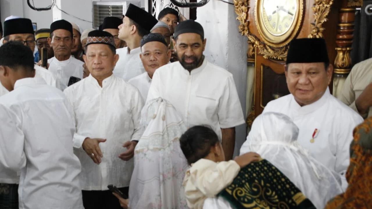 Kasatgas Tito saat mendampingi Presiden Prabowo Subianto melaksanakan salat Idulfitri 1447 H/2026 di Aceh Tamiang
