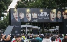 FOTO: Penuh Antusias, Ribuan Penggemar NCT 127 Padati Hall Indonesia Arena