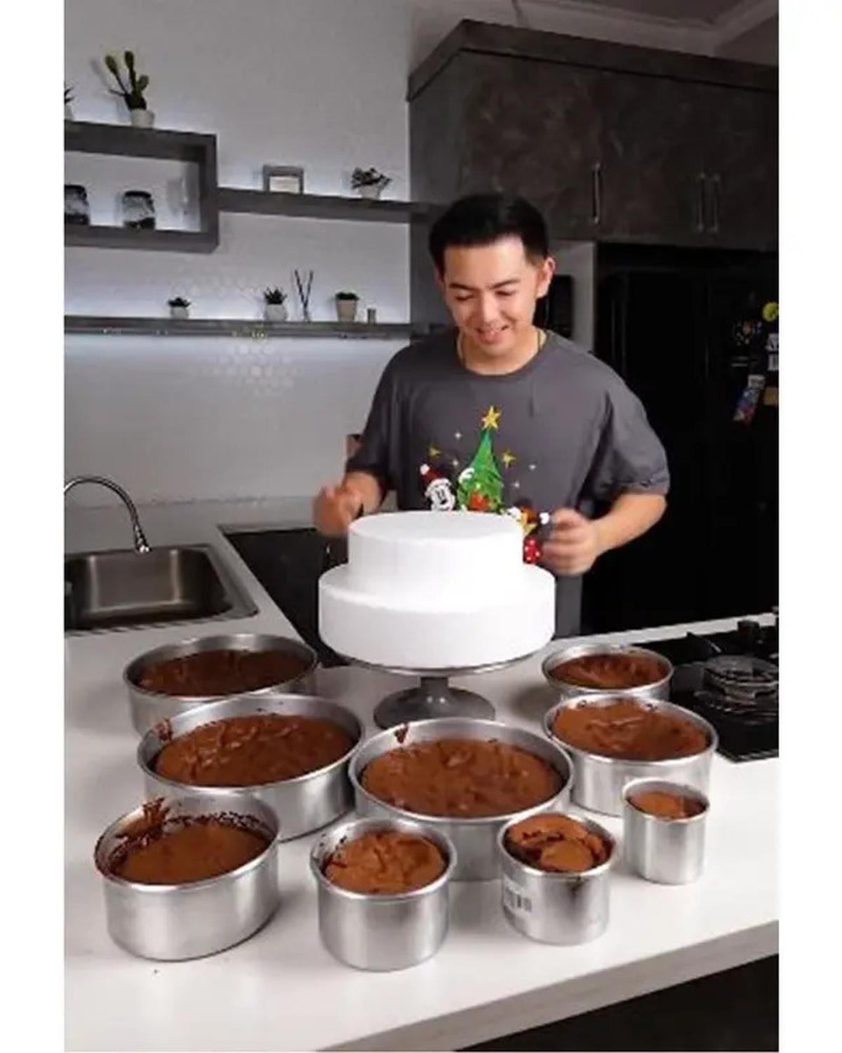 6 Potret Nicky Tirta Bikin Kue Pohon Natal Ukuran Besar, Memukau Sayang Dimakan