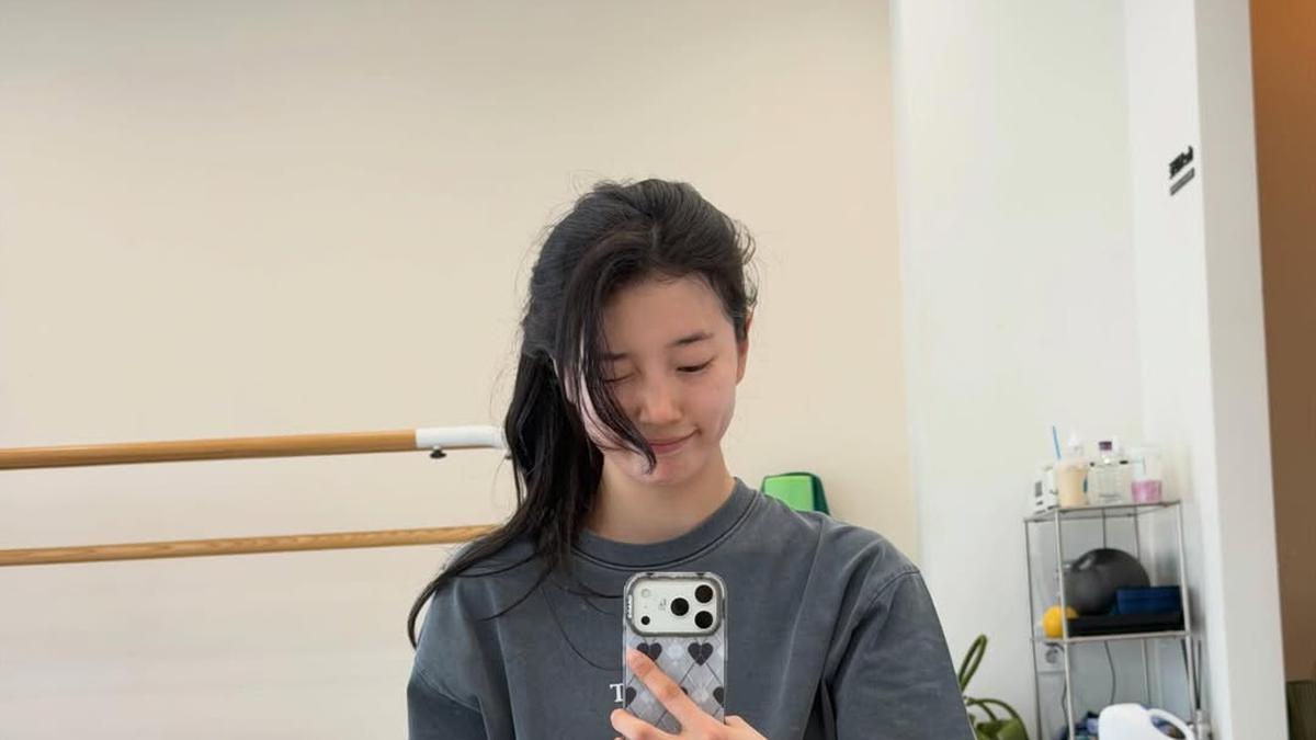 Bae Suzy Ikut Tren Ballet, Tampil Sporty Feminin dengan Outfit Latihan yang Simpel dan Anggun