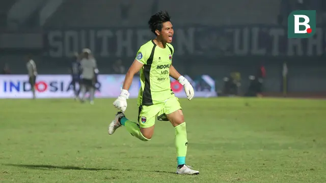 Foto: Selebrasi Emosional Kartika Ajie di Laga Debut Bersama Persita Tangerang, Clean Sheet dan Menang