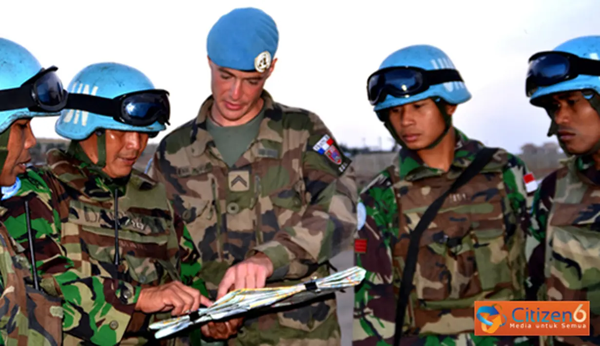 Citizen6, Lebanon: Prajurit TNI yang tergabung dalam Indobatt di Lebanon, melaksanakan patroli bersama pasukan FCR (Force Commander Reserve) UNIFIL dari Perancis, sandi ADP 462 (Area Domination Patrol) pada, Kamis (31/5). (Pengirim: Badarudin Bakri)