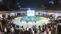 Penonton memenuhi area Taman Literasi Martha Tiahahu untuk menyaksikan aksi teatrikal para pemain Home Sweet Loan The Musical dalam POPSICAL: Mini Pop Up Show. (KLY/Budy Santoso)
