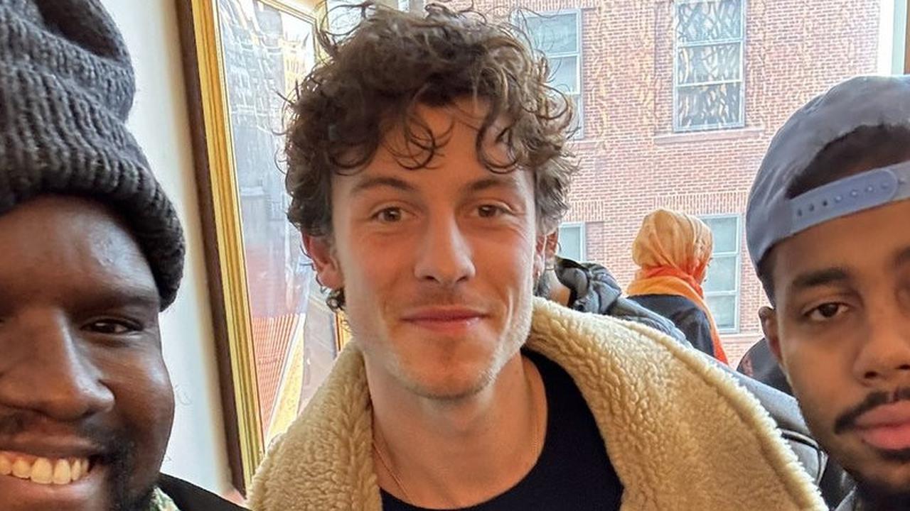 Heboh Shawn Mendes Ikut Salat Jumat dan Mendengar Khutbah