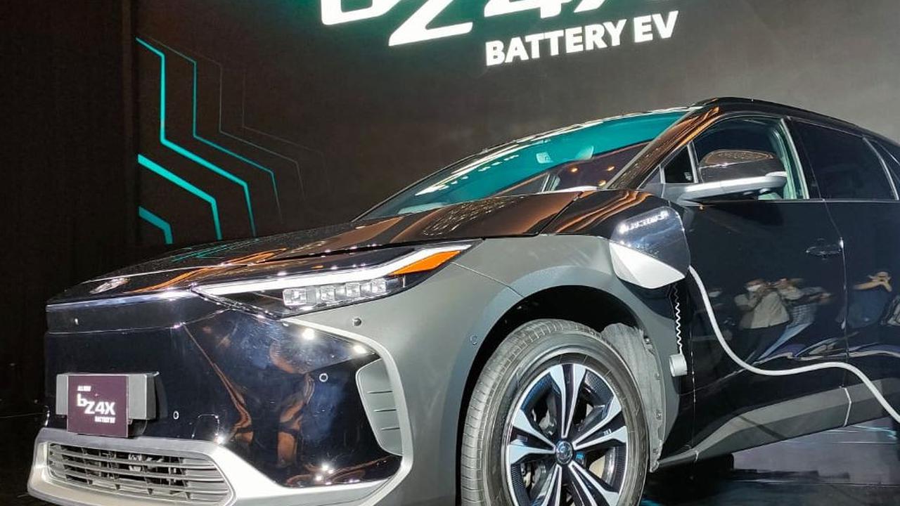 Menurut Goldman Sachs, pabrik Toyota Jepang ini hanya menyumbang 0,3% dari pasar mobil listrik global pada 2022. Namun, Toyota bukan satu-satunya produsen yang<br>menghadapi tantangan peralihan mobil listrik.&nbsp;