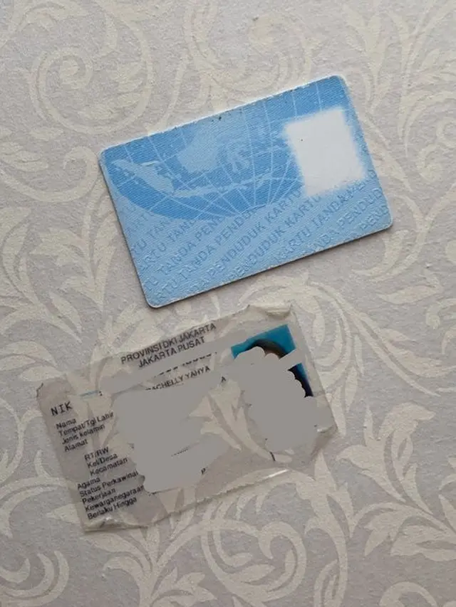 6 Potret KTP Rusak sampai Ada yang Tulisannya Hilang Ini Bikin Elus Dada