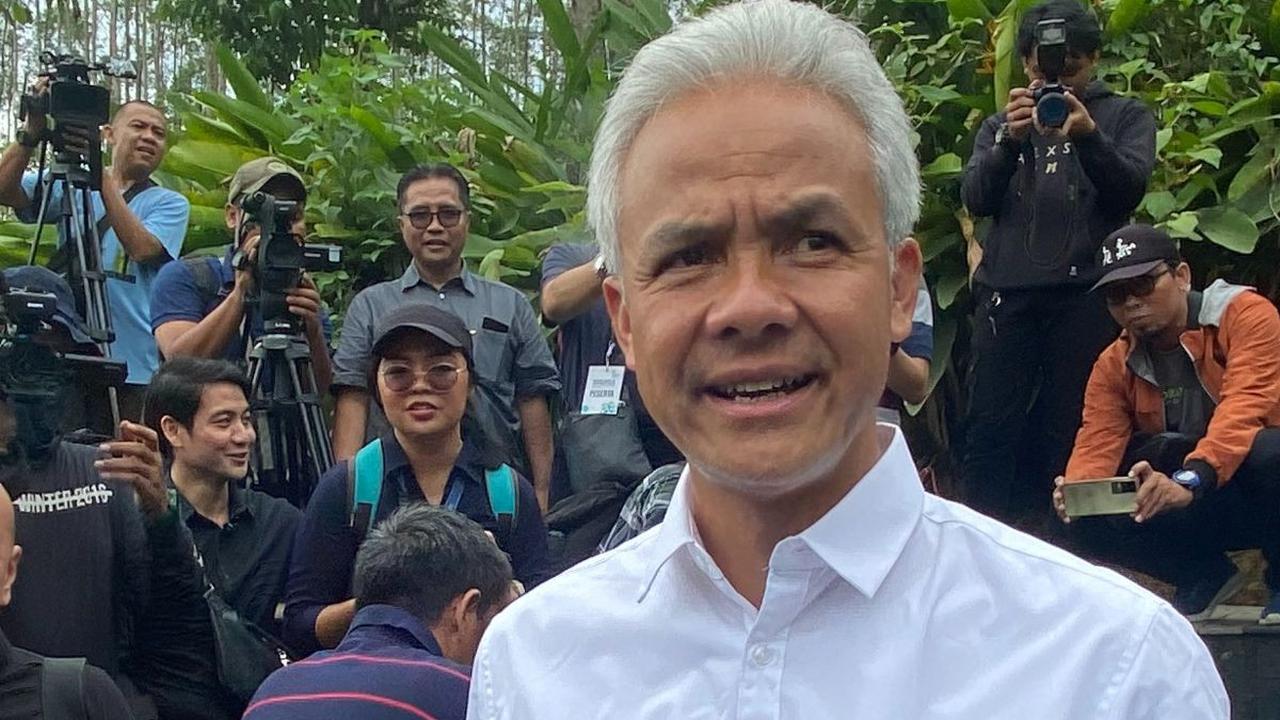 Simbol Kepal Ganjar saat Tiba di IKN