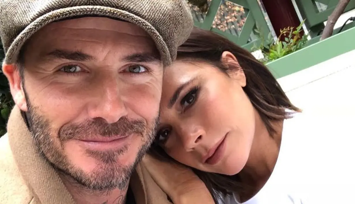 Rumor tak sedap melanda rumah tangga Victoria dan David Beckham. Dikataka, keduanya siap untuk bercerai dalam waktu dekat. (instagram/victoriabeckham)