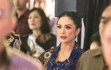 Dipuji Juara Cantiknya, Potret Kris Dayanti Berkebaya Biru Hadiri Pembukaan Pameran Foto di Museum Nasional Indonesia