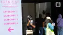 Suasana tempat penukaran tiket konser Blackpink di Stadion Utama Gelora Bung Karno (SUGBK), Jakarta, Kamis (9/3/2023). Konser bertajuk Blackpink World Tour [Born Pink] Jakarta dijadwalkan akan berlangsung pada tanggal 11 dan 12 Maret 2023. (merdeka.com/Imam Buhori)