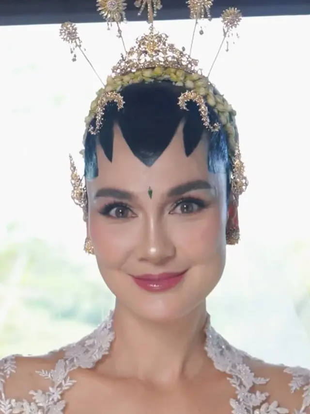 Potret Luna Maya Sebelum dan Sesudah Make Up Akad Nikah