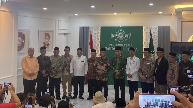 Ketua Umum Pengurus Besar Nahdlatul Ulama (Ketum PBNU) Yahya Cholil Staquf usai bersilaturahmi dengan Ketua Umum PP Muhammadiyah Haedar Nashir di Kantor Pusat PBNU Jakarta, Kamis (25/4/2023).
