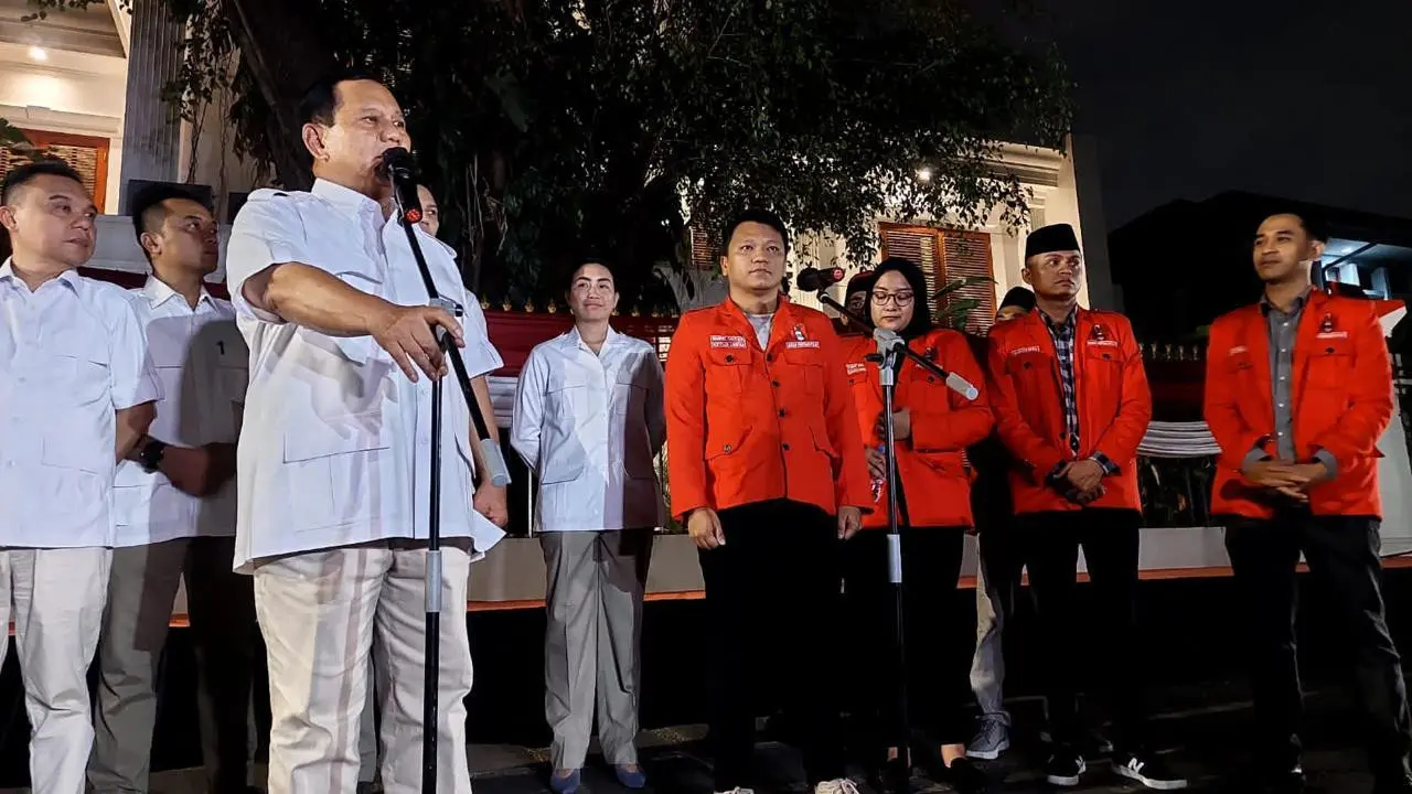 Prabowo Subianto dan pengurus Gerakan Mahasiswa Nasional Indonesia (GMNI) (Istimewa)