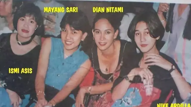 Nike Ardilla bersama rekan artis (Instagram/@NikeArdillaOfficial)