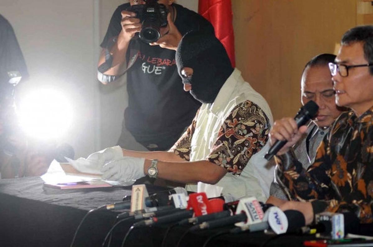 KPK tunjukkan ribuan dolar hasil OTT ketua PTUN Medan