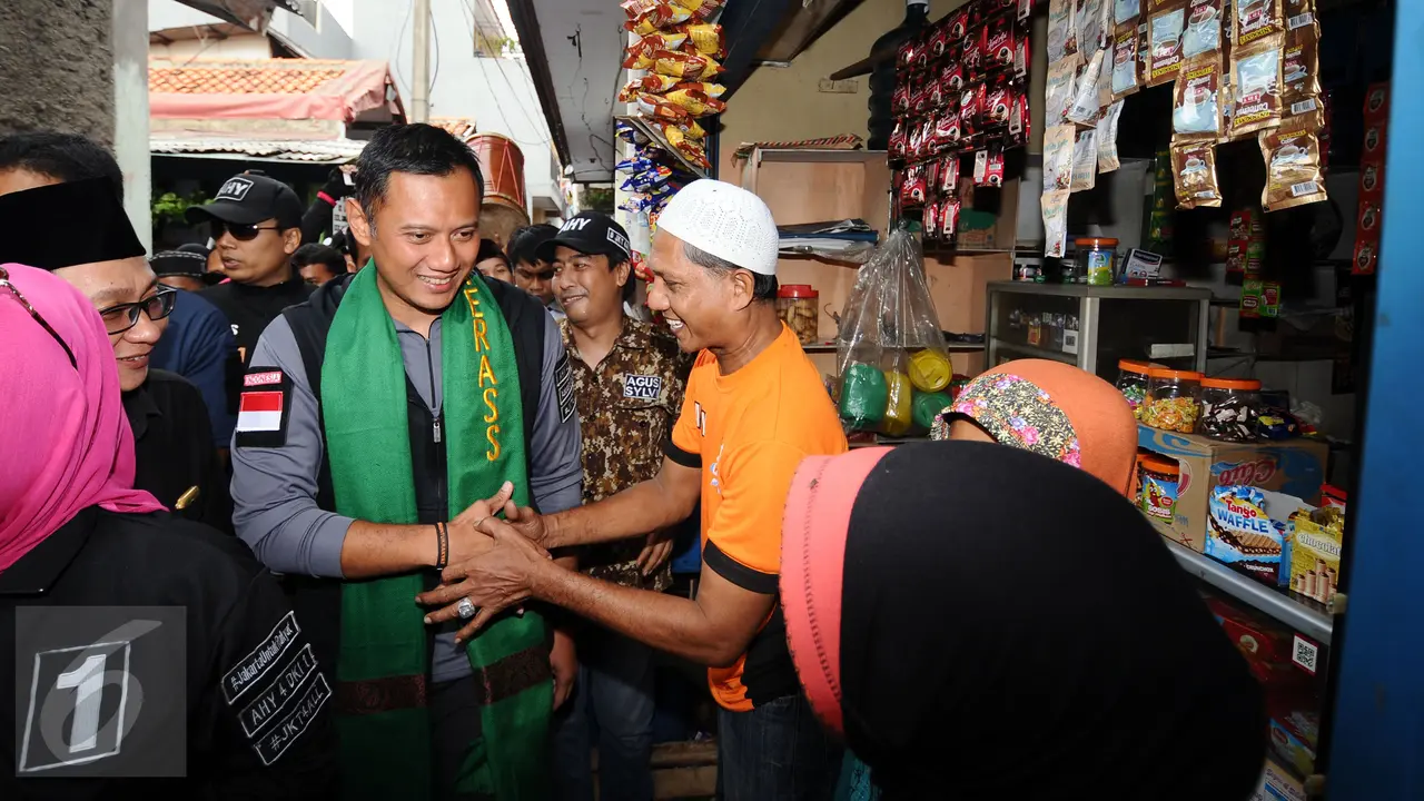 20170105-Sambangi Warga, Cagub AHY Susuri Gang Sukabumi Selatan-Jakarta