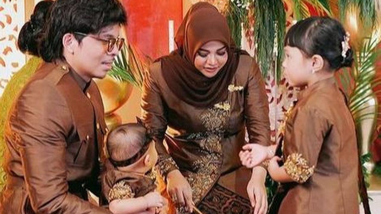 Aurel tetap memancarkan pesona cantiknya. Erich, stylistnya, menyatakan bahwa Aurel telah menurunkan berat badan, terbukti dari ukuran bajunya yang kini dari XL berubah menjadi M. Informasi ini diungkapkan saat Aurel bersiap untuk menghadiri acara lamaran