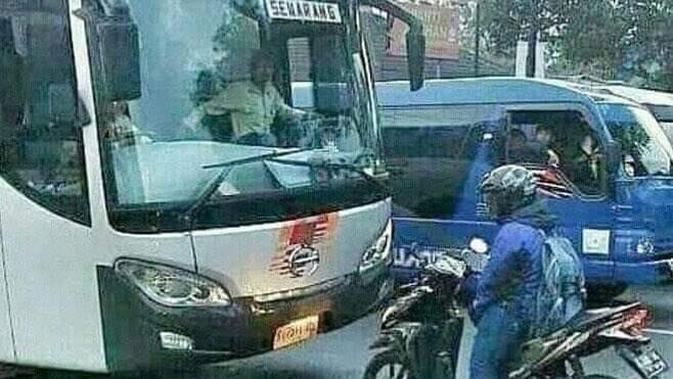 Kumpulan Emak-Emak Gegabah Menantang Pengguna Jalan Lain (ist)