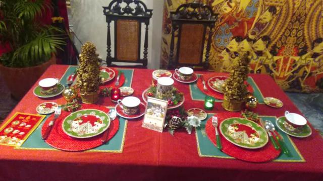 Ghea Panggbean mempersembakan koleksi tableware terbarunya yang bertema "Wayang Beber