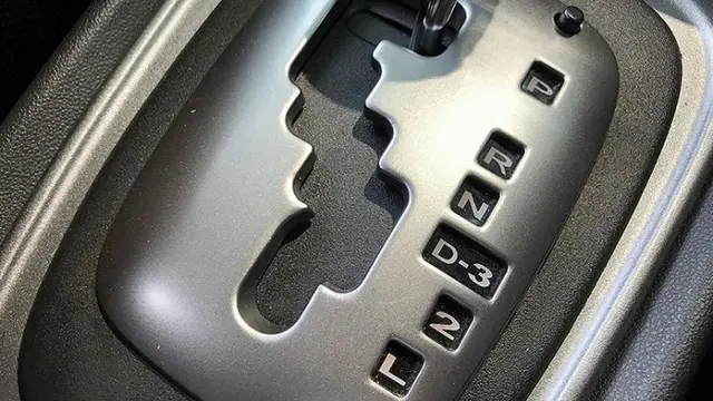 Yuk Kenali Kode di Tuas Transmisi Otomatis (foto: Auto2000)
