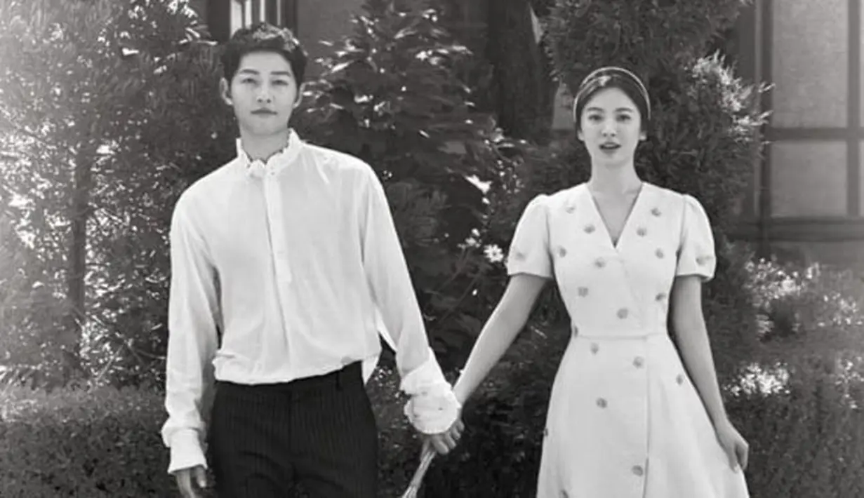 Song Joong Ki  dan Song Hye Kyo tak lepas dari pemberitaan publik. Sejak mereka mulai menjalin cinta sampi sekarang keduanya sudah resmi menjadi pasangan suami istri dan selesai juga melakukan bulan madu. (Doc. Soompi)