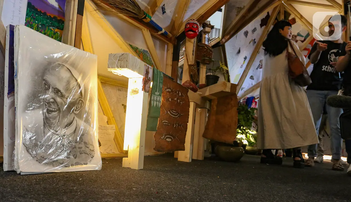 Pameran ini menjadi lebih istimewa dengan kehadiran Paus Fransiskus nanti, yang dijadwalkan akan terlibat langsung dalam proyek Hati Polyhedron selama kunjungannya ke Indonesia. (merdeka.com / Arie Basuki)