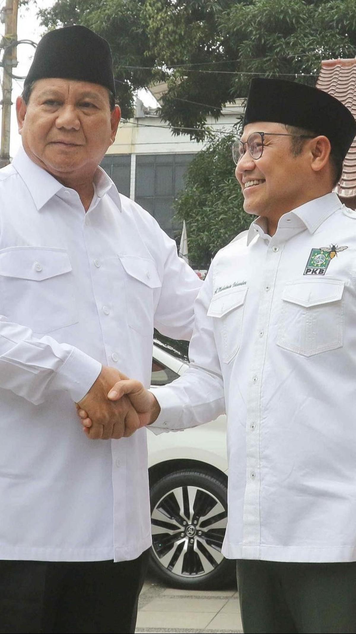 Tak lupa momen jabatan tangan antara Prabowo dan Cak Imin terlihat begitu erat. Foto: Liputan6.com / Herman Zakharia