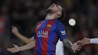 Ekspresi pemain FC Barcelona, Paco Alcacer usai mecetak gol ke gawang Hercules pada laga Copa del Rey di Camp Nou, Barcelona,  (21/12/2016).  (AP/Manu Fernandez)