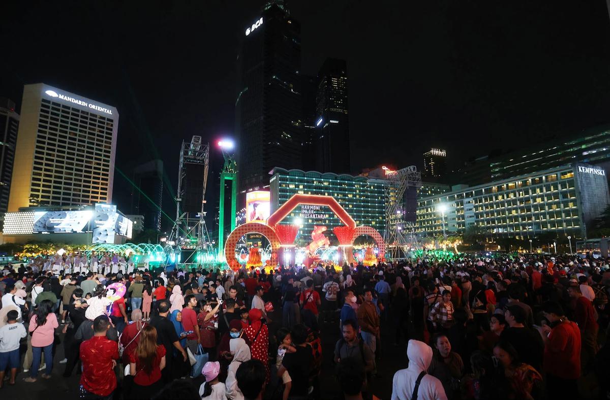 FOTO: Harmoni Imlek dan Ramadhan di Bundaran HI