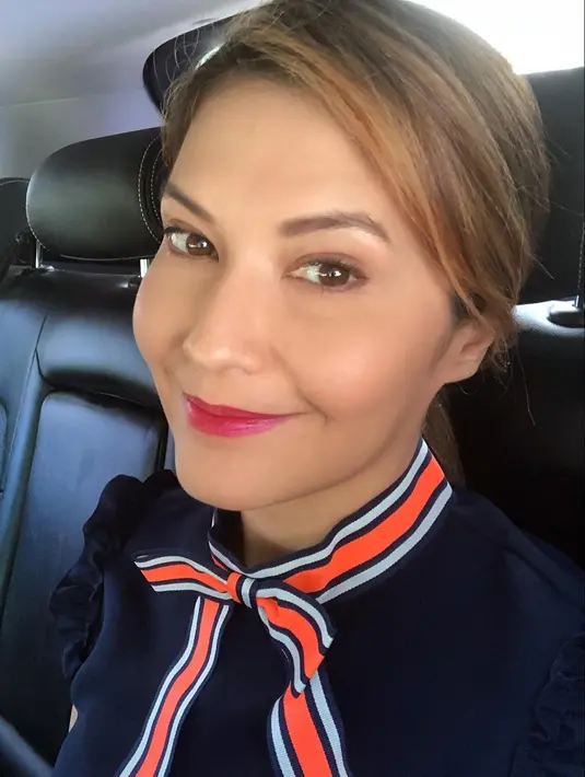 Walaupun sudah berumur 43 tahun, akan tetapi wajah Tamara Bleszynski tetap terlihat awet muda. Selain punya wajah yang canti, ia juga punya hati yang mulia. (Foto: instagram.com/tamarableszynskiofficial)