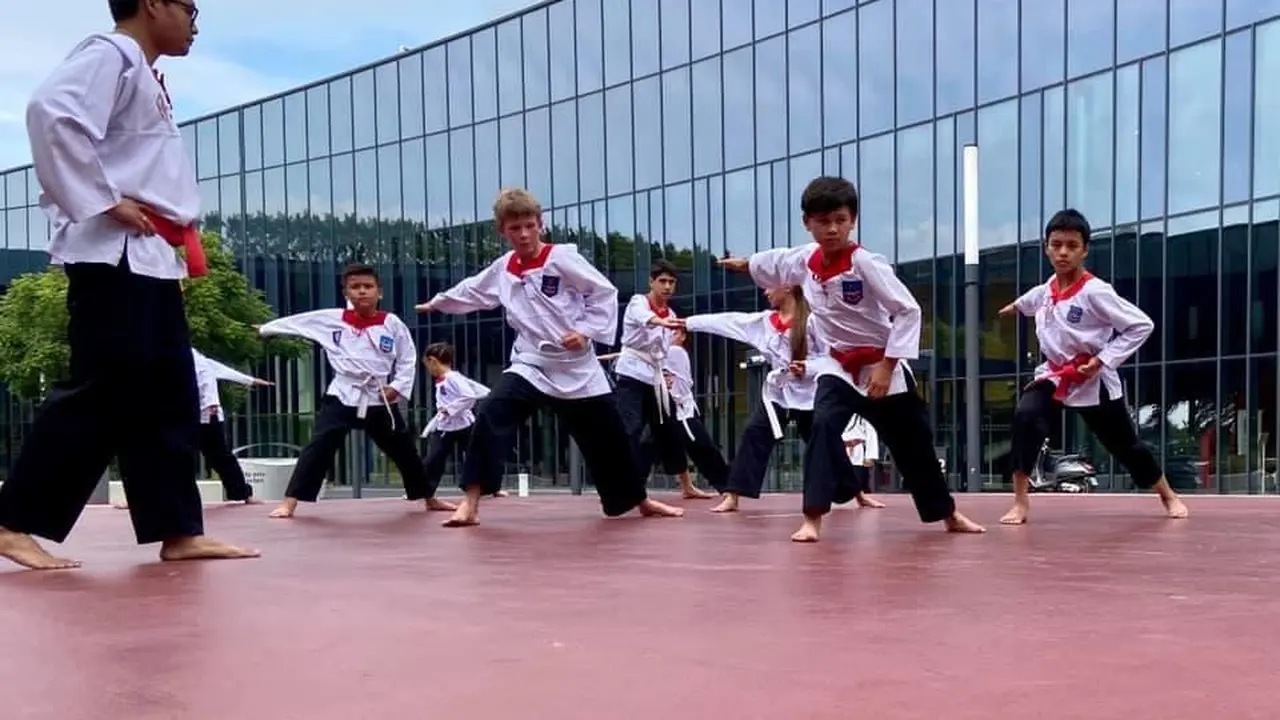 Melihat Merpati Putih Nederland berlatih, Warga Belanda Tertarik Pencak Silat
