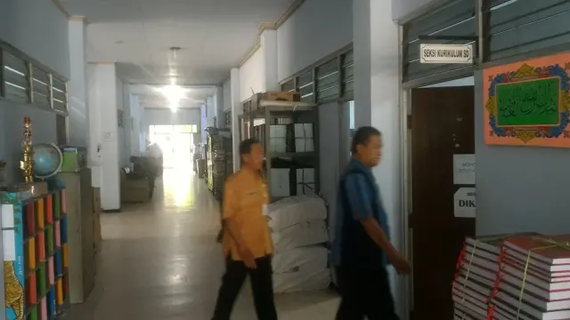 Kerja Pemda Kebumen diklaim tak terganggu dengan penetapan bupati sebagai tersangka penerimaan gratifikasi oleh KPK. (Foto: Liputan6.com/Muhamad Ridlo)