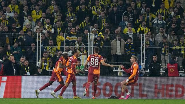 Foto: Drama Panas Derby Istanbul, John Duran Jadi Pahlawan Fenerbahce