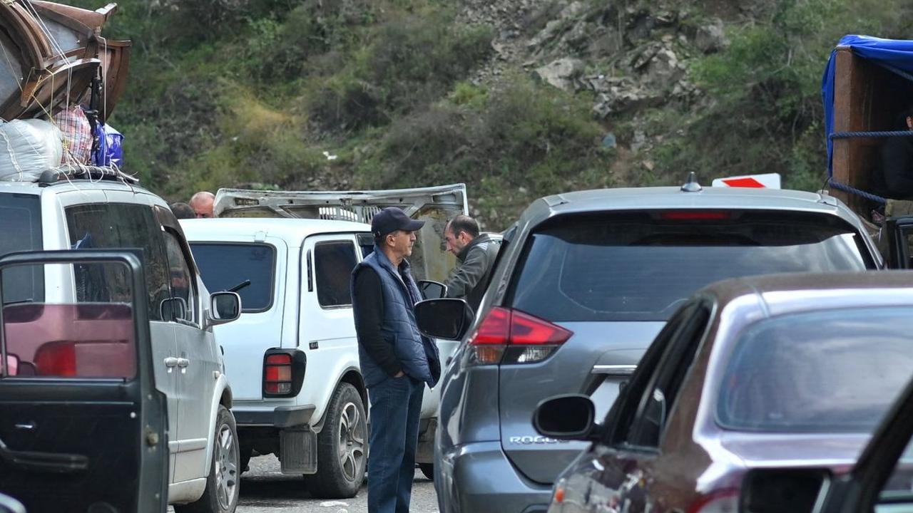 Mereka pergi setelah militer Azerbaijan merebut kembali wilayah&nbsp;Nagorno-Karabakh yang memisahkan diri setelah konflik separatis yang sudah berlangsung selama tiga dekade.