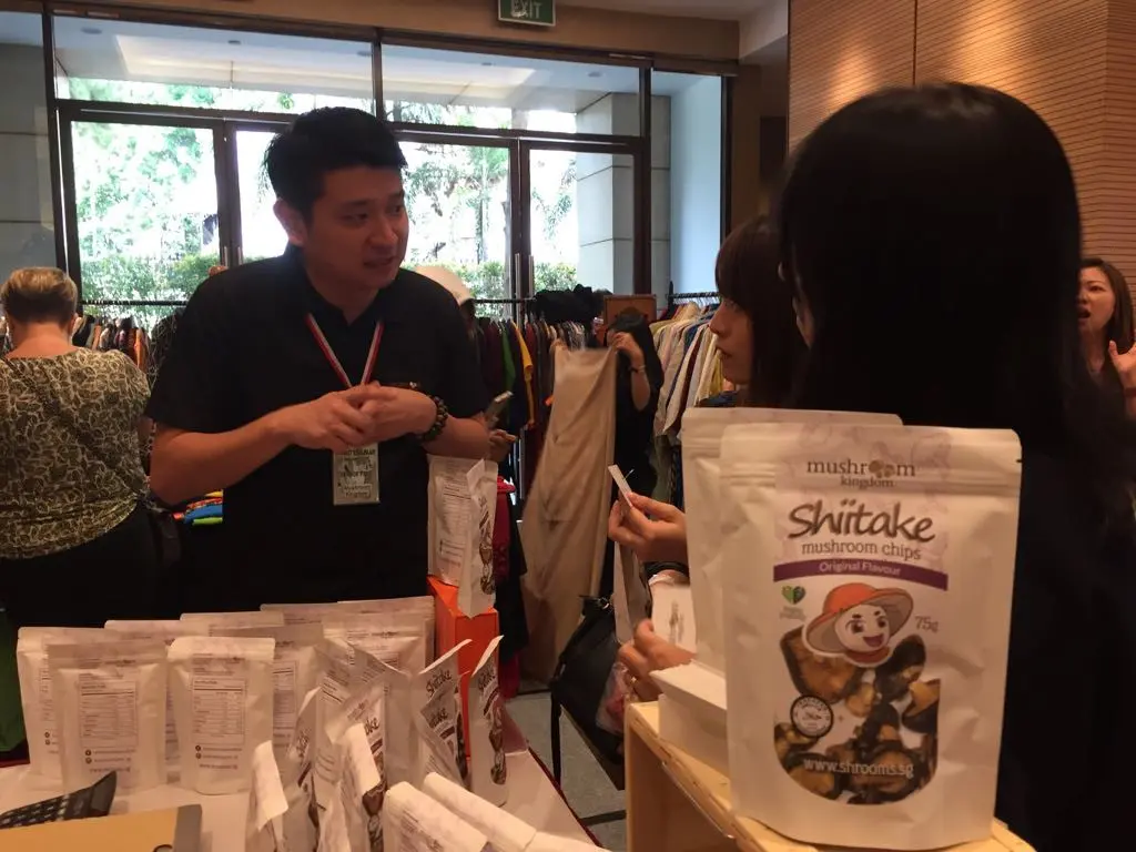 Janson Chan, pemilik dari brand Mushroom Kingdom asal Singapura mengatakan bahwa jajanan yang ia jual adalah makanan sehat (Liputan6.com/Teddy Tri Setio Berty)