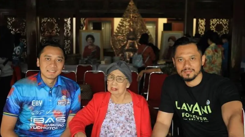 Mertua SBY Meninggal, Ini 7 Potret Kenangannya Bersama Menantu dan Cucu