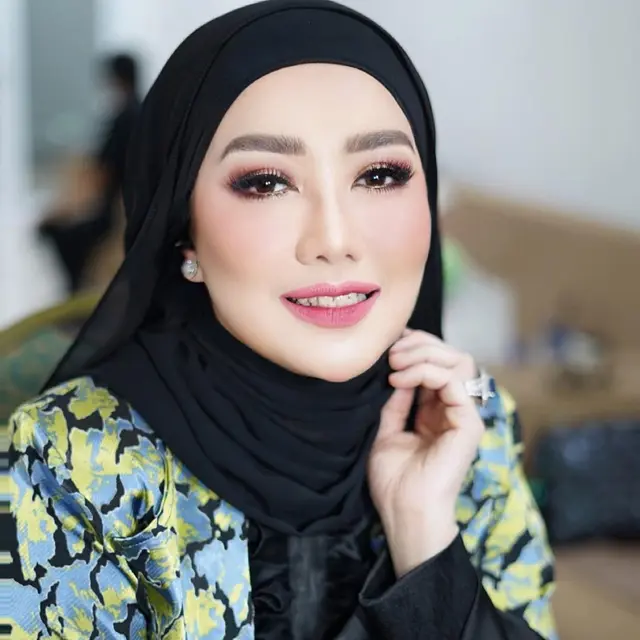6 Artis Ini Putuskan Berhijab di Tahun 2024, Akui Masih Belajar Tampil Tertutup