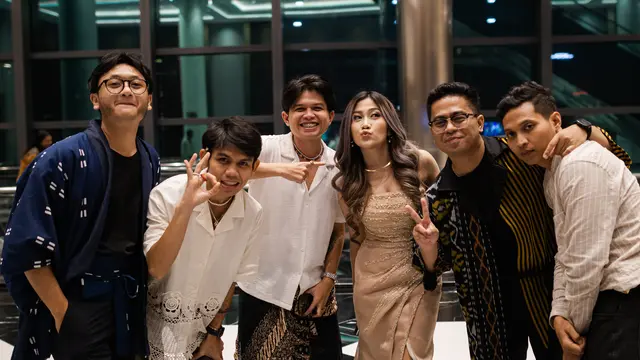 Juicy Luicy berhasil meraih Duo/Grup Pop Terbaik di AMI Awards 2023..