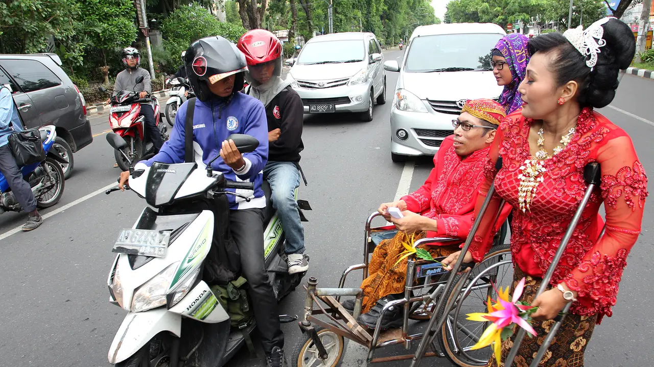 Peringati Hari Disabilitas, Penyandang Cacat Sebar 1000 Bunga