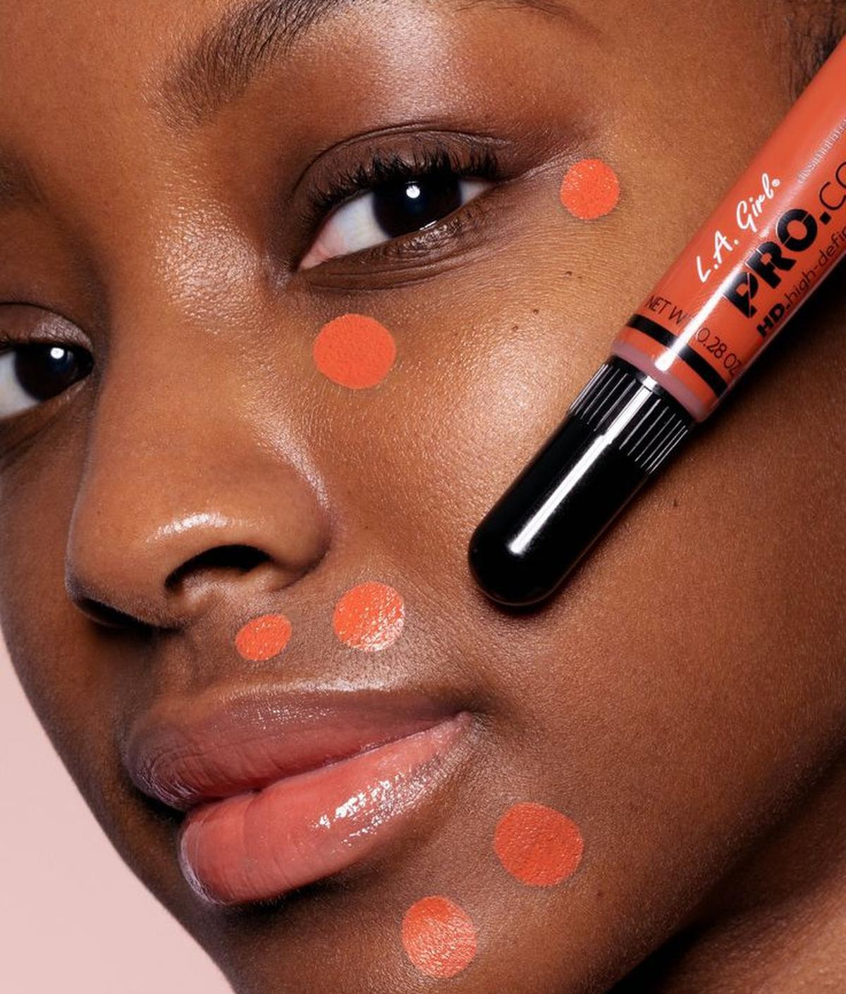 Concealer vs Corrector: Mana yang Lebih Ampuh Menutupi Bekas Jerawat dan Bintik Hitam?