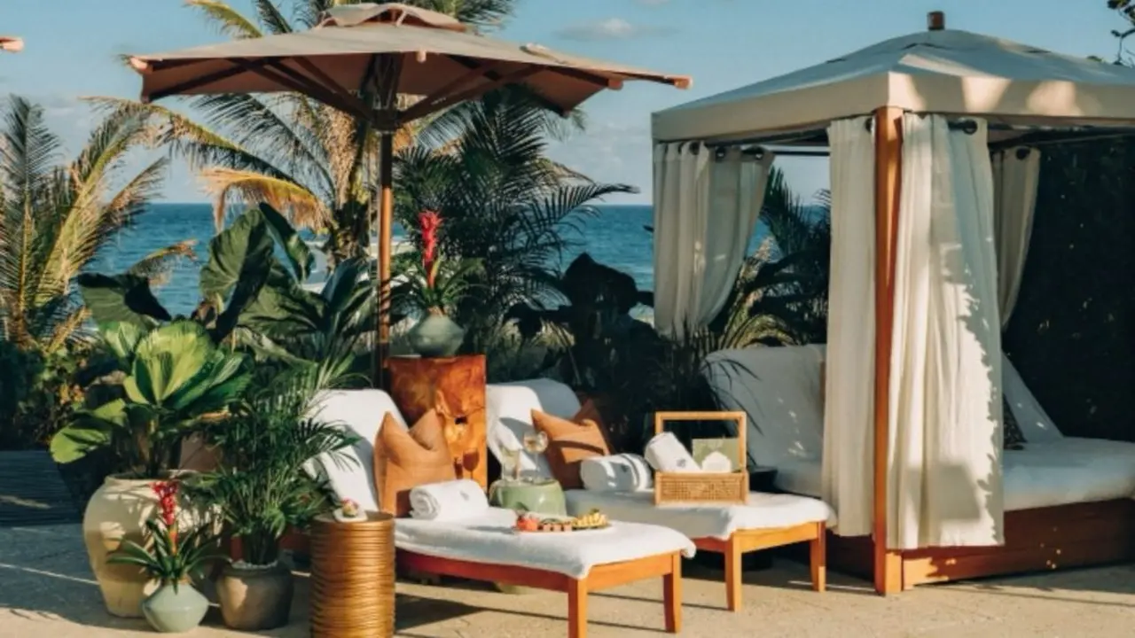 Four Seasons Resort Bali Hadirkan Poolside Escape Cabanas dengan Kuliner dan Spa Bertema The White Lotus Musim Season 3 (Foto/Sumber: Four Seasons)