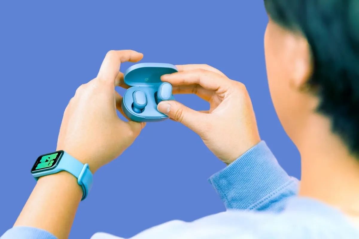 Redmi Buds Essential dan Redmi Smart Band 2 (Dok. Xiaomi)