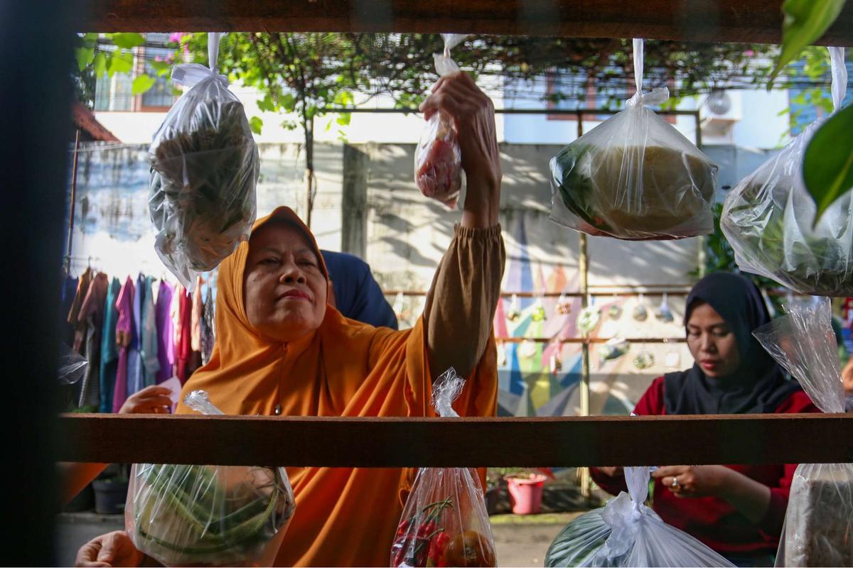 Warga Jatipadang Gelar Bazar Ramadan