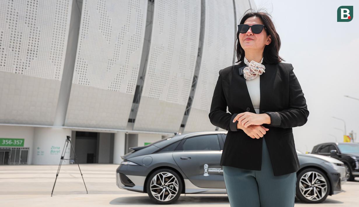 <p>Wakil ketua umum PSSI, Ratu Tisha memberikan keterangan kepada wartawan saat Official Car Handover Ceremony FIFA U-17 World Cup Indonesia di Jakarta International Stadium (JIS), Jakarta, Selasa (07/11/2023). (Bola.com/Bagaskara Lazuardi)</p>