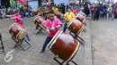 Pengunjung melihat penampilan seni budaya khas Jepang saat Jak-Japan Matsuri di Jakarta, Sabtu (3/9). Jak-Japan Matsuri menampilkan seni musik tradisional koto, tari kenbutsu performance, serta pameran wisata khas Jepang. (Liputan6.com/Angga Yuniar)